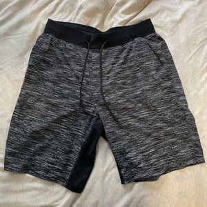 Lululemon Mens Athletic Shorts with Liner Size L